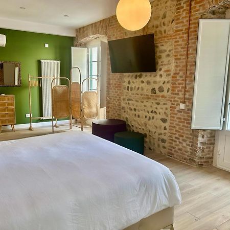 Albany Ancha Hotel เลออน ภายนอก รูปภาพ A room at the hotel
