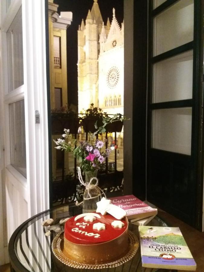 Albany Ancha Hotel เลออน ภายนอก รูปภาพ The view from the window of the room where the first mass was celebrated
