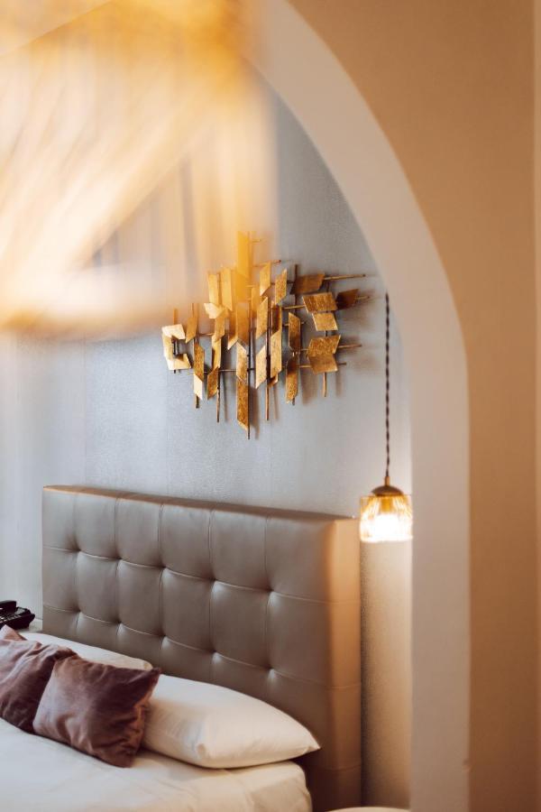 Albany Ancha Hotel เลออน ภายนอก รูปภาพ A wall sculpture