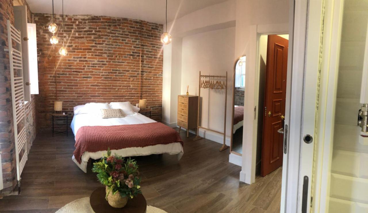 Albany Ancha Hotel เลออน ภายนอก รูปภาพ The bedroom of a typical apartment