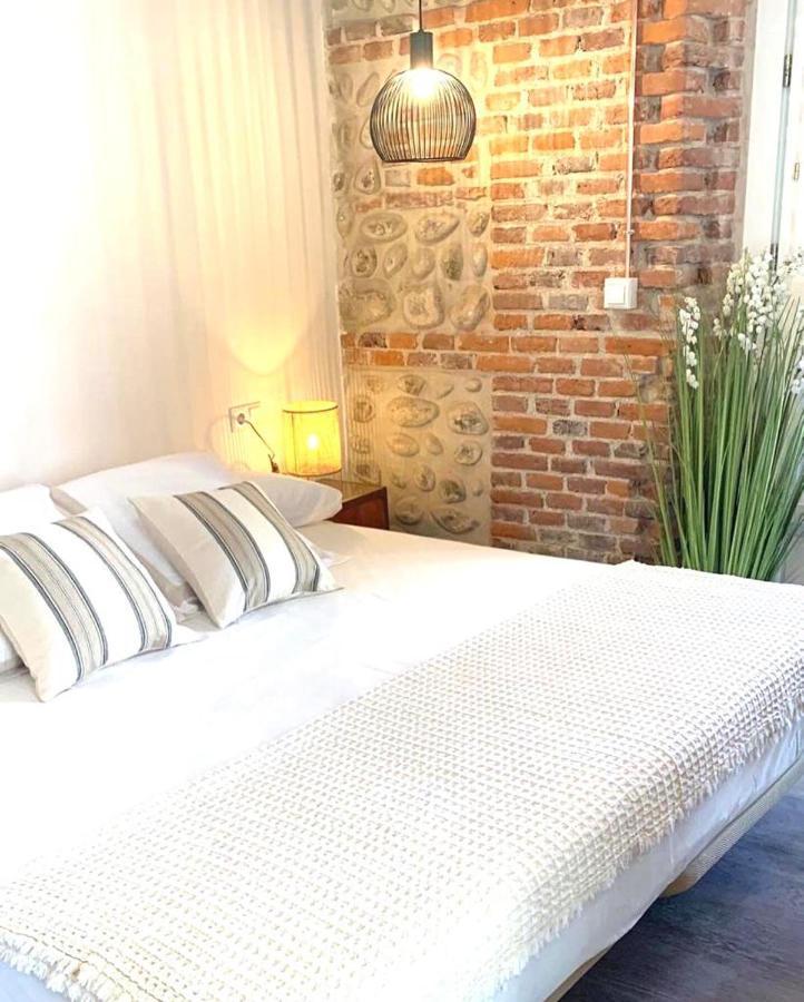 Albany Ancha Hotel เลออน ภายนอก รูปภาพ A bedroom at the Old Mill