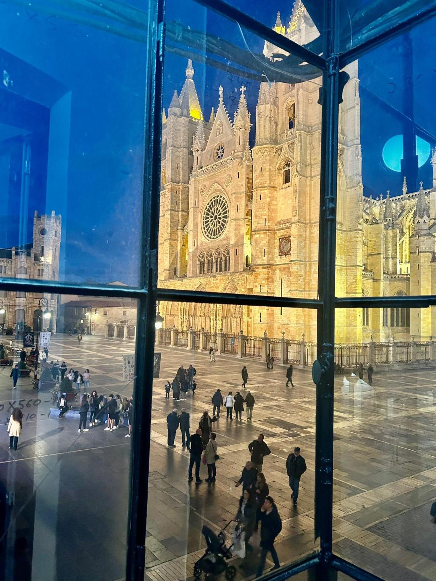 Albany Ancha Hotel เลออน ภายนอก รูปภาพ The Cathedral of the Holy Saviour