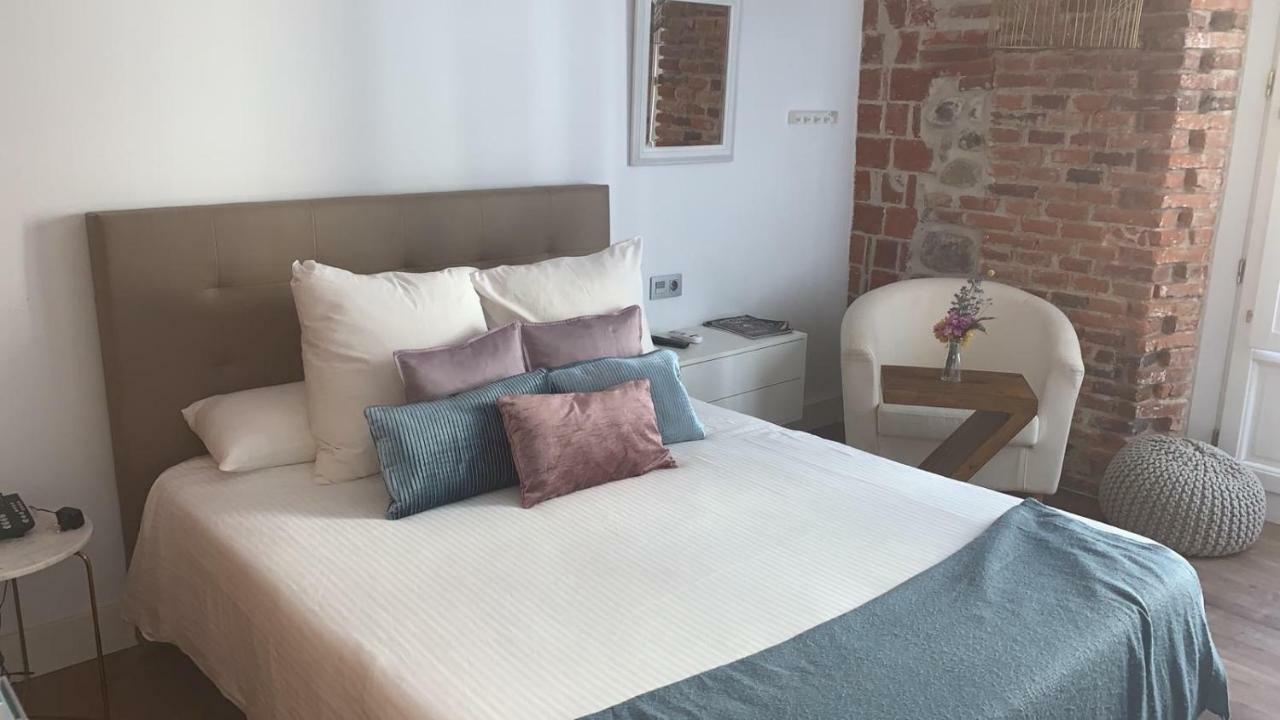 Albany Ancha Hotel เลออน ภายนอก รูปภาพ A bedroom at the hotel