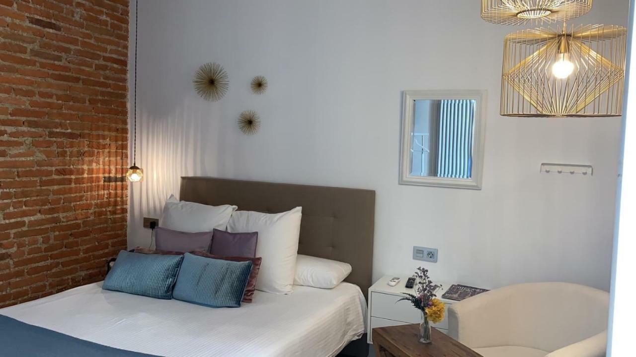 Albany Ancha Hotel เลออน ภายนอก รูปภาพ A bedroom at the hotel
